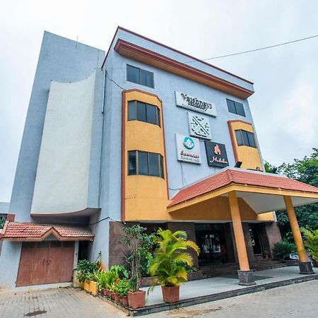 Oyo 18762 Vaishnavi Residency Hotel Bangalore Exterior photo