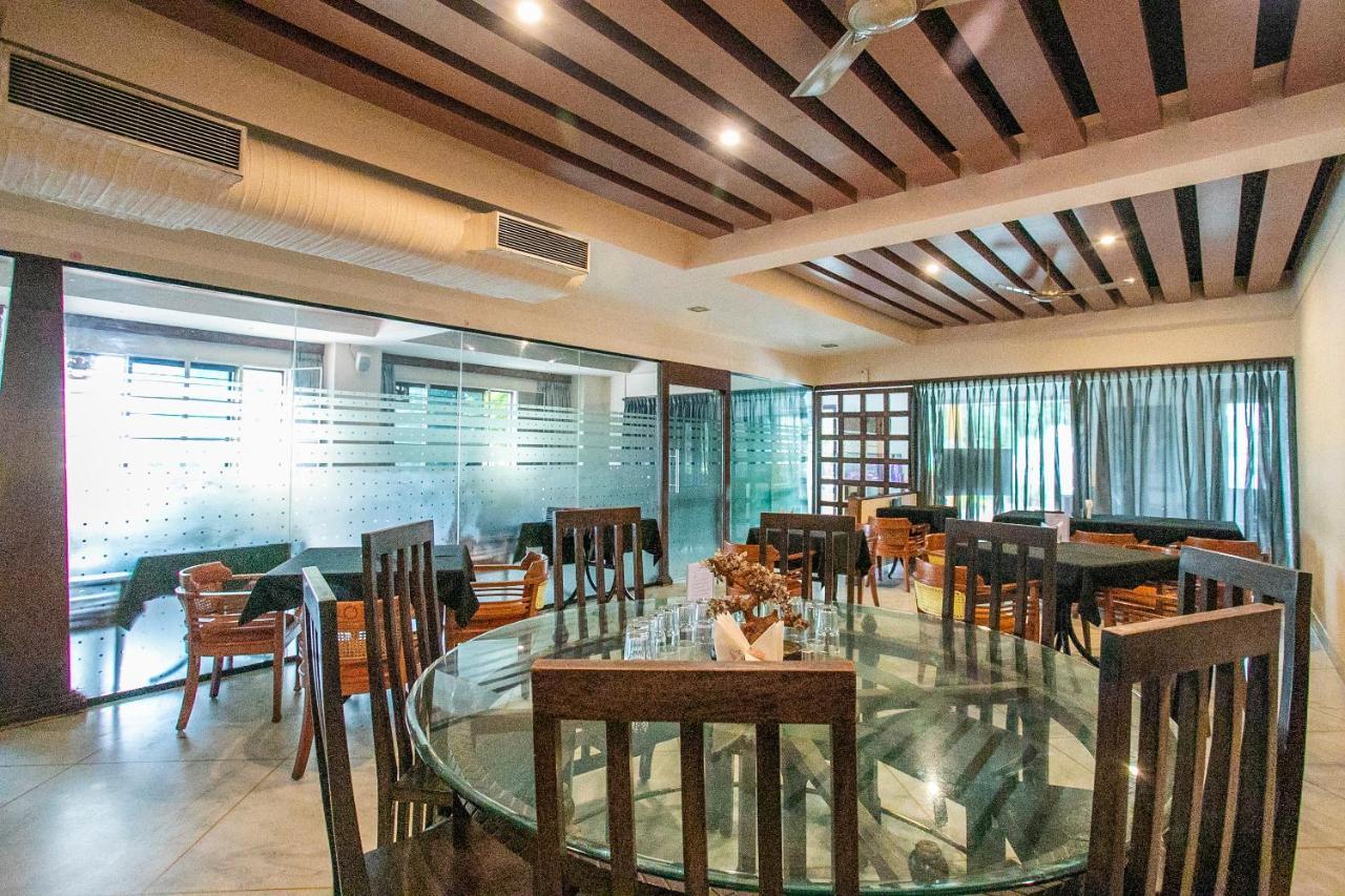 Oyo 18762 Vaishnavi Residency Hotel Bangalore Exterior photo