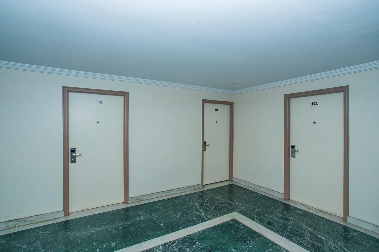 Oyo 18762 Vaishnavi Residency Hotel Bangalore Exterior photo