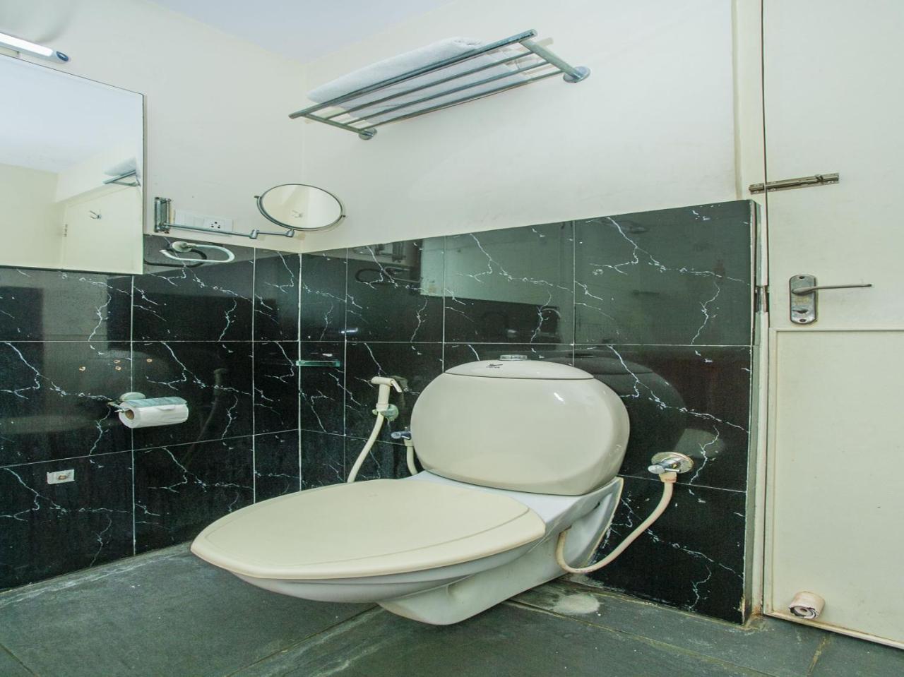 Oyo 18762 Vaishnavi Residency Hotel Bangalore Exterior photo